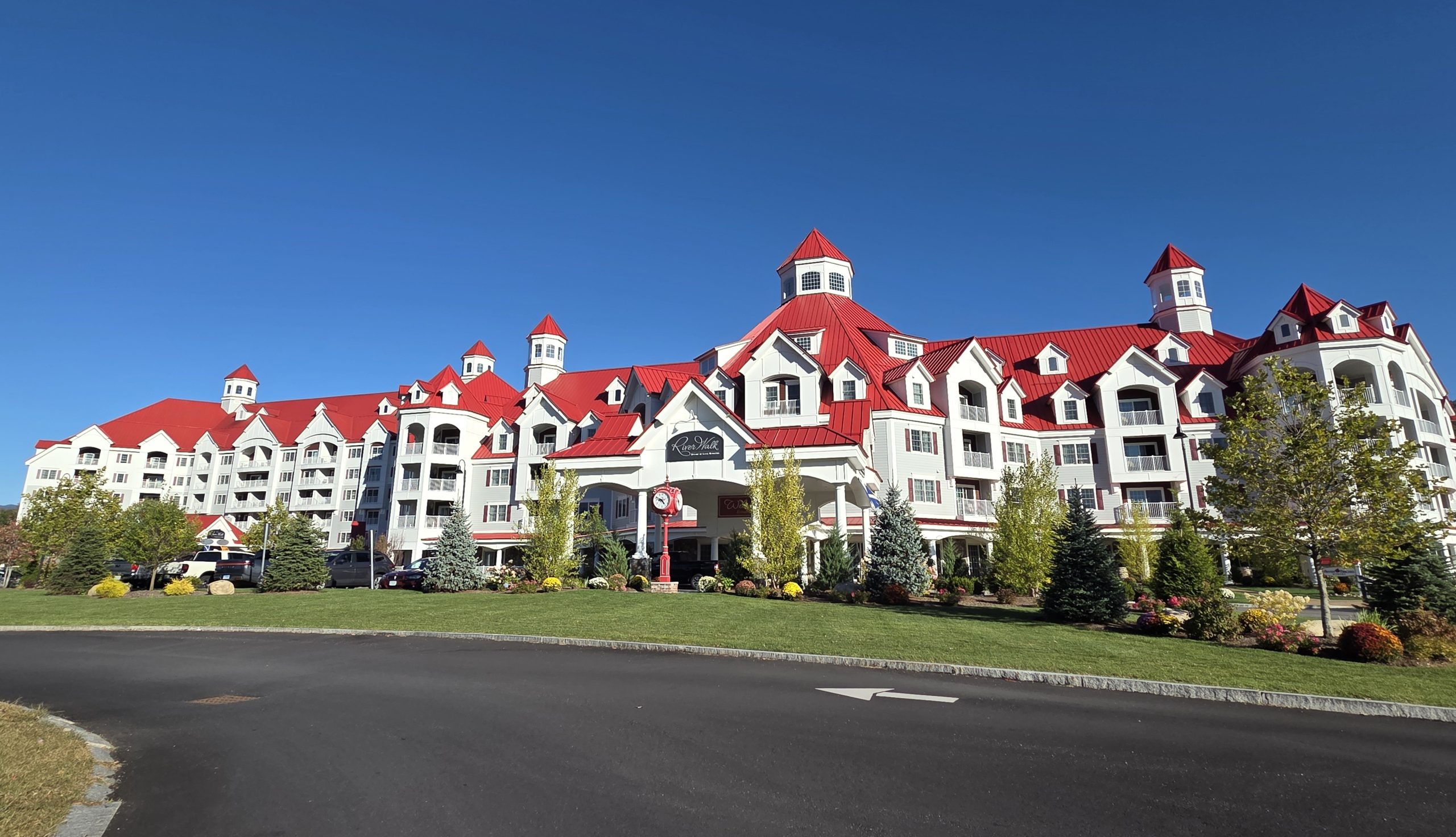 The River Walk Resort at Loon Mountain with its luxury amenities signifies Lincoln, New Hampshire's ascent in the skiing world.